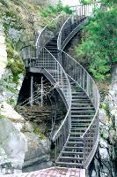 Lake Access - Beautiful Staircase